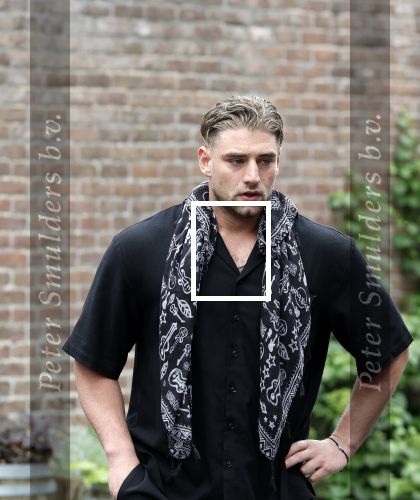 Zwolle 2 mei 2025
Vandaag is het afscheid van Jonnie Boer . er rijden 40 harley davidsons voor de kist van Jonnie Boer die op een zijspan staat.. Aanwezig zijn vrouw Therese Boer Dochter Isabelle en zoon Jimmie . Verder aanwezig Oos Kesbeke (met vrouw ) Rene Froger en Natasja Froger alsmede Astrid Joosten met haar man Rob Peters. Voor de Librije liggen heel veel bloemen