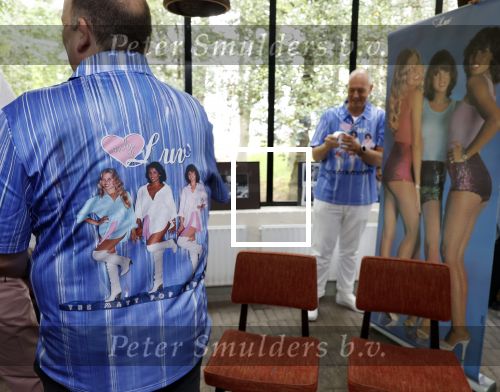 Hilversum 24 mei 2025
Presentatie nieuwe LP Luv bij de wisseloord studio\'s . Marga Scheide en Jose Hoebee krijgen de eerste plaat uit handen van de dochters van Hans v Hemert. LUV Fans