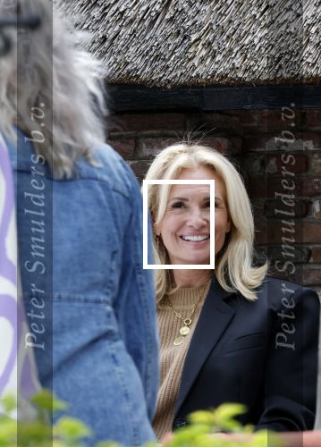 Blaricum 21 mei 2025
Leontine Ruiters op terras in Blaricum