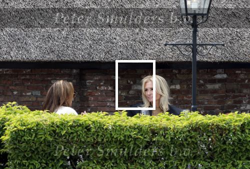 Blaricum 21 mei 2025
Leontine Ruiters op terras in Blaricum