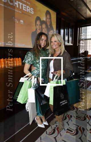 Amsterdam 8 mei 2025
Premiere dochters tijdens het event van friends of the brands in hotel the Grand . Leontine Ruiters kwam met dochter Jada Borsato