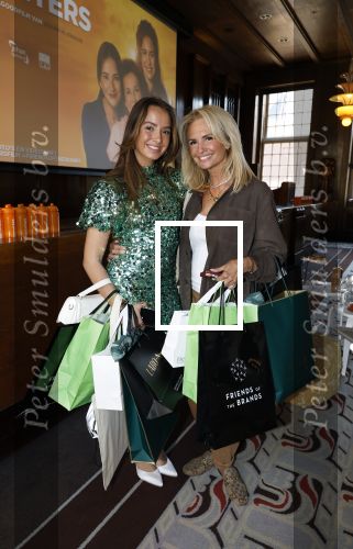 Amsterdam 8 mei 2025
Premiere dochters tijdens het event van friends of the brands in hotel the Grand . Leontine Ruiters kwam met dochter Jada Borsato