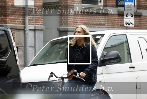 Amsterdam 7 mei 2025
Liesbeth v Basten op de fiets in Amsterdam zuid
