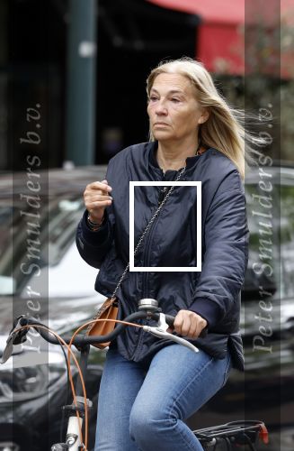 Amsterdam 7 mei 2025
Liesbeth v Basten op de fiets in Amsterdam zuid