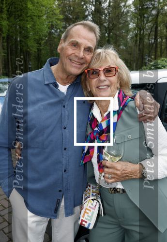 Renkum 21 april 2025
Ronnie Tober 80 jaar . Hij geeft feest in restaurant Campman in Renkum . Zijn partner Jan Jochems is natuurlijk aanwezig . Loekie Kalis en Joop OOnk