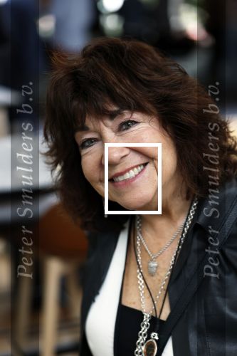 Apeldoorn 25 april 2025
Belinda Meuldijk krijgt lintje en wordt RIDDER in de orde van Oranje Nassau bij Orpheus . Ze kwam samen met haar zoon Yoshi en hun hond Noah.  Martine Howard (Guys and dolls)