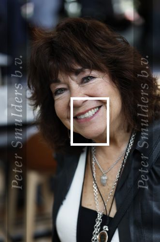 Apeldoorn 25 april 2025
Belinda Meuldijk krijgt lintje en wordt RIDDER in de orde van Oranje Nassau bij Orpheus . Ze kwam samen met haar zoon Yoshi en hun hond Noah.  Martine Howard (Guys and dolls)