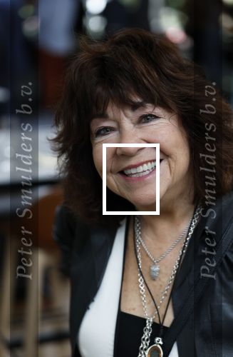 Apeldoorn 25 april 2025
Belinda Meuldijk krijgt lintje en wordt RIDDER in de orde van Oranje Nassau bij Orpheus . Ze kwam samen met haar zoon Yoshi en hun hond Noah.  Martine Howard (Guys and dolls)