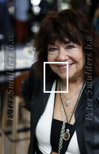 Apeldoorn 25 april 2025
Belinda Meuldijk krijgt lintje en wordt RIDDER in de orde van Oranje Nassau bij Orpheus . Ze kwam samen met haar zoon Yoshi en hun hond Noah.  Martine Howard (Guys and dolls)
