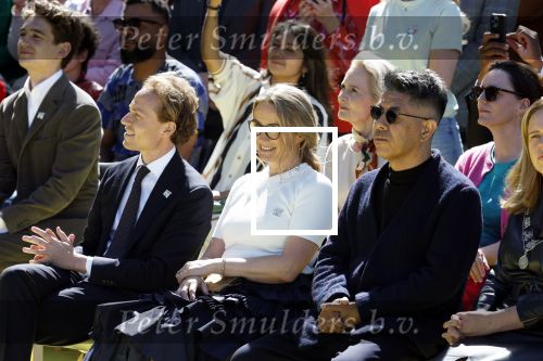 Rotterdam 15 mei 2025
Koningin MÃ¡xima opent Fenix, het kunstmuseum over migratie in Rotterdam. Het museum is gevestigd in een gerestaureerde monumentale loods uit 1923 die staat op de kade van vertrek en aankomst, de plek waar miljoenen mensen een nieuw leven zijn begonnen.