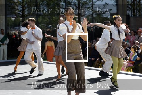 Rotterdam 15 mei 2025
Koningin MÃ¡xima opent Fenix, het kunstmuseum over migratie in Rotterdam. Het museum is gevestigd in een gerestaureerde monumentale loods uit 1923 die staat op de kade van vertrek en aankomst, de plek waar miljoenen mensen een nieuw leven zijn begonnen.