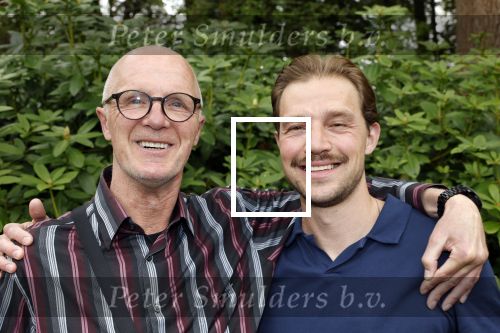 Renkum 21 april 2025
Ronnie Tober 80 jaar . Hij geeft feest in restaurant Campman in Renkum . Zijn partner Jan Jochems is natuurlijk aanwezig . Pedro v Raamsdonk met zijn zoon zanger Kay v Raamsdonk