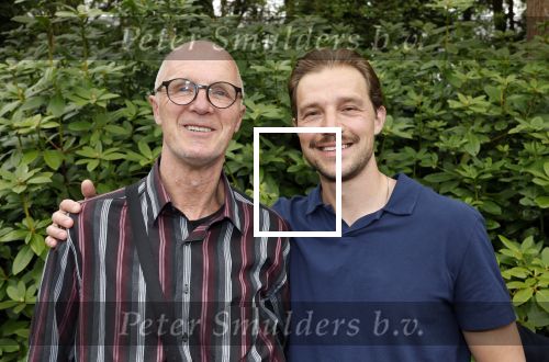 Renkum 21 april 2025
Ronnie Tober 80 jaar . Hij geeft feest in restaurant Campman in Renkum . Zijn partner Jan Jochems is natuurlijk aanwezig . Pedro v Raamsdonk met zijn zoon zanger Kay v Raamsdonk