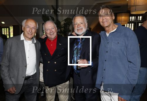 Renkum 21 april 2025
Ronnie Tober 80 jaar . Hij geeft feest in restaurant Campman in Renkum . Zijn partner Jan Jochems is natuurlijk aanwezig . Peter Koelewijn Ronnie Tober George Baker en Joop Oonk