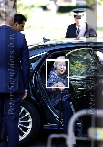 Amsterdam 20 mei 2025
Prinses Beatrix opent Art Zuid in Amsterdam zuid. Prinses Beatrix loopt met 2 wandelstokken .