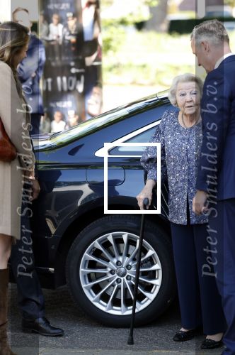 Amsterdam 20 mei 2025
Prinses Beatrix opent Art Zuid in Amsterdam zuid. Prinses Beatrix loopt met 2 wandelstokken .