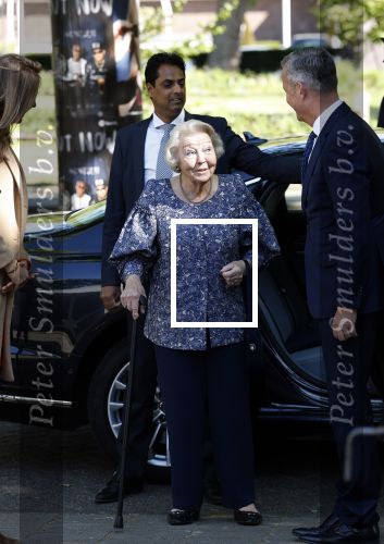 Amsterdam 20 mei 2025
Prinses Beatrix opent Art Zuid in Amsterdam zuid. Prinses Beatrix loopt met 2 wandelstokken .
