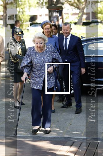 Amsterdam 20 mei 2025
Prinses Beatrix opent Art Zuid in Amsterdam zuid. Prinses Beatrix loopt met 2 wandelstokken .