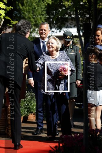 Amsterdam 20 mei 2025
Prinses Beatrix opent Art Zuid in Amsterdam zuid. Prinses Beatrix loopt met 2 wandelstokken .