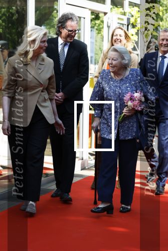 Amsterdam 20 mei 2025
Prinses Beatrix opent Art Zuid in Amsterdam zuid. Prinses Beatrix loopt met 2 wandelstokken .
