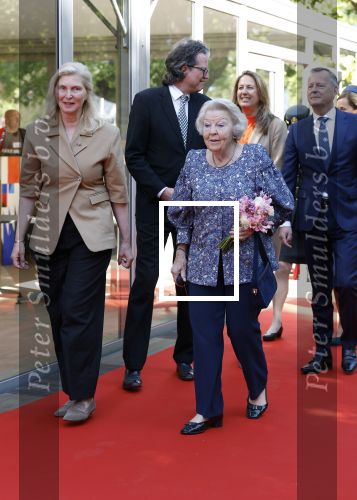 Amsterdam 20 mei 2025
Prinses Beatrix opent Art Zuid in Amsterdam zuid. Prinses Beatrix loopt met 2 wandelstokken .