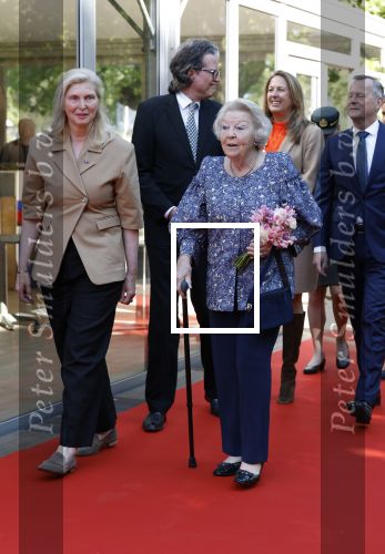 Amsterdam 20 mei 2025
Prinses Beatrix opent Art Zuid in Amsterdam zuid. Prinses Beatrix loopt met 2 wandelstokken .