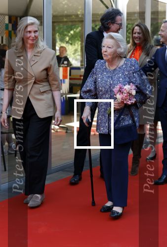 Amsterdam 20 mei 2025
Prinses Beatrix opent Art Zuid in Amsterdam zuid. Prinses Beatrix loopt met 2 wandelstokken .