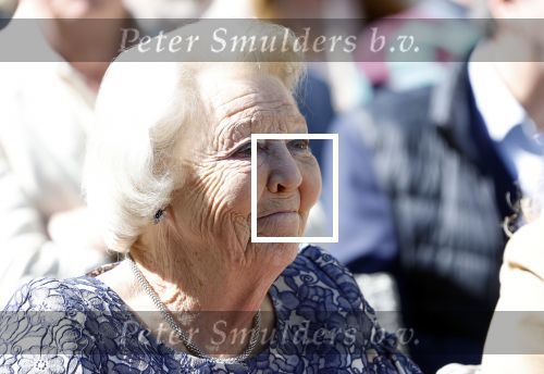 Amsterdam 20 mei 2025
Prinses Beatrix opent Art Zuid in Amsterdam zuid. Prinses Beatrix loopt met 2 wandelstokken .