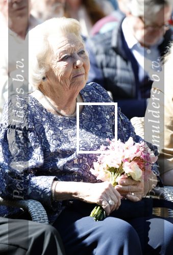 Amsterdam 20 mei 2025
Prinses Beatrix opent Art Zuid in Amsterdam zuid. Prinses Beatrix loopt met 2 wandelstokken .