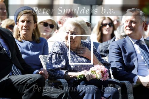 Amsterdam 20 mei 2025
Prinses Beatrix opent Art Zuid in Amsterdam zuid. Prinses Beatrix loopt met 2 wandelstokken .
