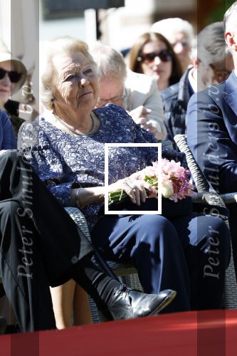 Amsterdam 20 mei 2025
Prinses Beatrix opent Art Zuid in Amsterdam zuid. Prinses Beatrix loopt met 2 wandelstokken .