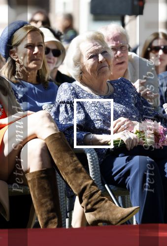 Amsterdam 20 mei 2025
Prinses Beatrix opent Art Zuid in Amsterdam zuid. Prinses Beatrix loopt met 2 wandelstokken .