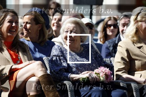 Amsterdam 20 mei 2025
Prinses Beatrix opent Art Zuid in Amsterdam zuid. Prinses Beatrix loopt met 2 wandelstokken .