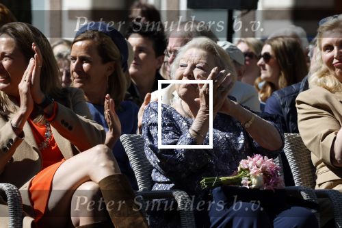 Amsterdam 20 mei 2025
Prinses Beatrix opent Art Zuid in Amsterdam zuid. Prinses Beatrix loopt met 2 wandelstokken .
