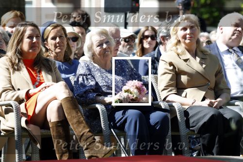 Amsterdam 20 mei 2025
Prinses Beatrix opent Art Zuid in Amsterdam zuid. Prinses Beatrix loopt met 2 wandelstokken .