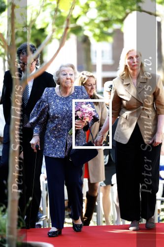 Amsterdam 20 mei 2025
Prinses Beatrix opent Art Zuid in Amsterdam zuid. Prinses Beatrix loopt met 2 wandelstokken .