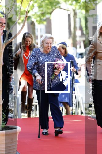 Amsterdam 20 mei 2025
Prinses Beatrix opent Art Zuid in Amsterdam zuid. Prinses Beatrix loopt met 2 wandelstokken .