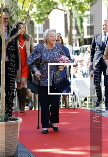 Amsterdam 20 mei 2025
Prinses Beatrix opent Art Zuid in Amsterdam zuid. Prinses Beatrix loopt met 2 wandelstokken .