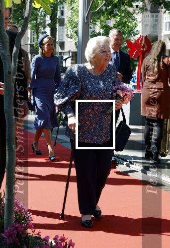 Amsterdam 20 mei 2025
Prinses Beatrix opent Art Zuid in Amsterdam zuid. Prinses Beatrix loopt met 2 wandelstokken .