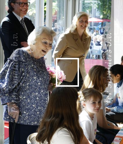 Amsterdam 20 mei 2025
Prinses Beatrix opent Art Zuid in Amsterdam zuid. Prinses Beatrix loopt met 2 wandelstokken .