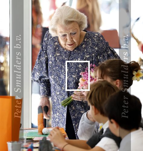 Amsterdam 20 mei 2025
Prinses Beatrix opent Art Zuid in Amsterdam zuid. Prinses Beatrix loopt met 2 wandelstokken .