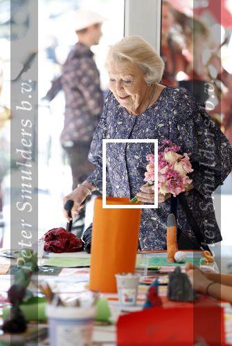 Amsterdam 20 mei 2025
Prinses Beatrix opent Art Zuid in Amsterdam zuid. Prinses Beatrix loopt met 2 wandelstokken .