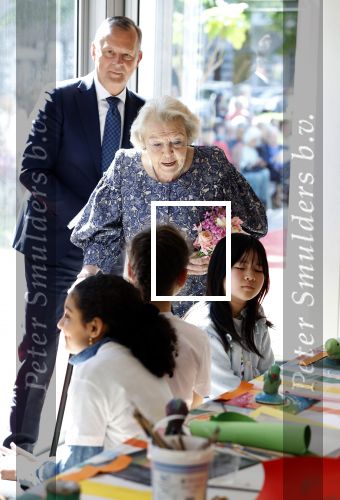 Amsterdam 20 mei 2025
Prinses Beatrix opent Art Zuid in Amsterdam zuid. Prinses Beatrix loopt met 2 wandelstokken .