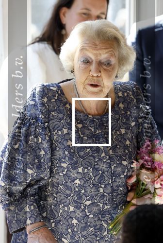 Amsterdam 20 mei 2025
Prinses Beatrix opent Art Zuid in Amsterdam zuid. Prinses Beatrix loopt met 2 wandelstokken .
