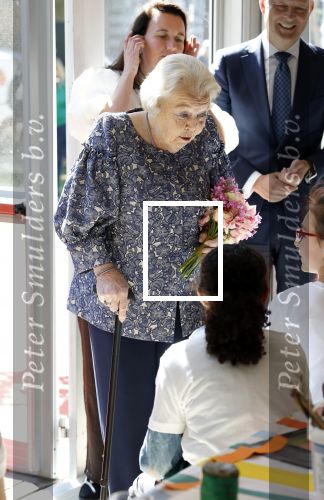 Amsterdam 20 mei 2025
Prinses Beatrix opent Art Zuid in Amsterdam zuid. Prinses Beatrix loopt met 2 wandelstokken .