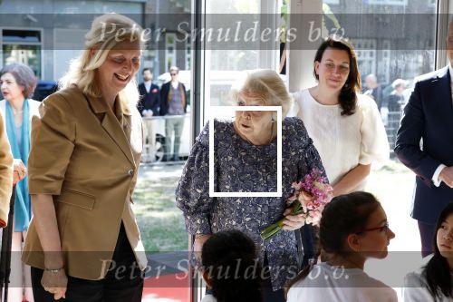 Amsterdam 20 mei 2025
Prinses Beatrix opent Art Zuid in Amsterdam zuid. Prinses Beatrix loopt met 2 wandelstokken .