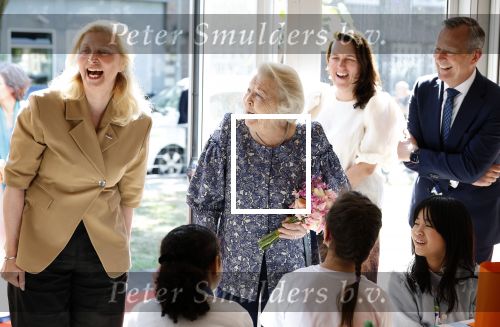 Amsterdam 20 mei 2025
Prinses Beatrix opent Art Zuid in Amsterdam zuid. Prinses Beatrix loopt met 2 wandelstokken .
