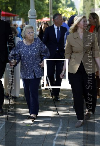 Amsterdam 20 mei 2025
Prinses Beatrix opent Art Zuid in Amsterdam zuid. Prinses Beatrix loopt met 2 wandelstokken .