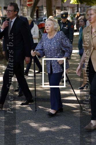 Amsterdam 20 mei 2025
Prinses Beatrix opent Art Zuid in Amsterdam zuid. Prinses Beatrix loopt met 2 wandelstokken .