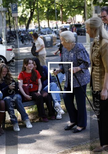 Amsterdam 20 mei 2025
Prinses Beatrix opent Art Zuid in Amsterdam zuid. Prinses Beatrix loopt met 2 wandelstokken .